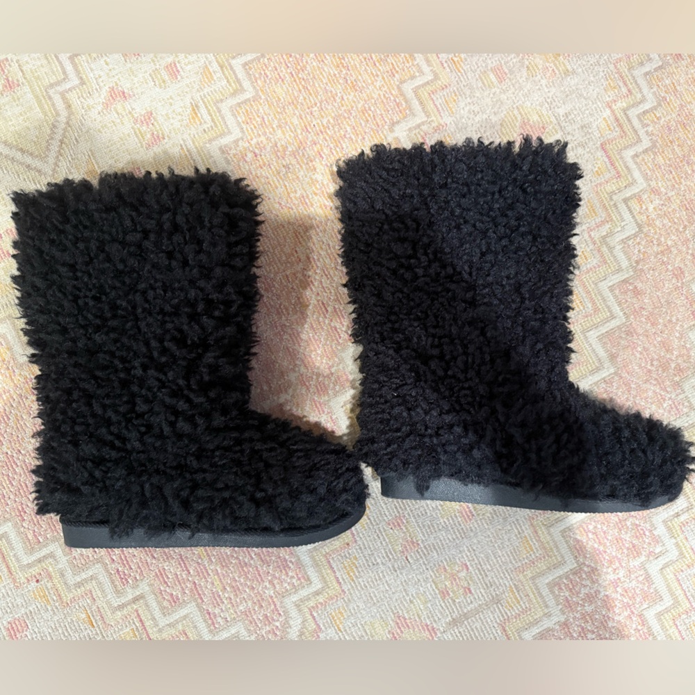 Black Fuzzy Boots, Never been worn.